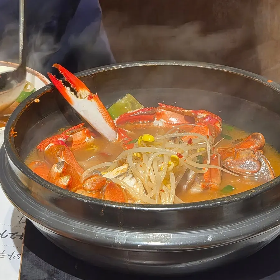 A ₩6,000 dessert doenjang jjigae with crab and freshwater snails