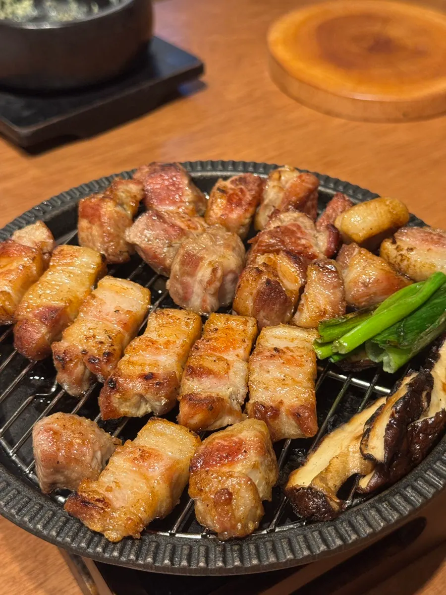 육즙이 살아 있는 두툼한 목살