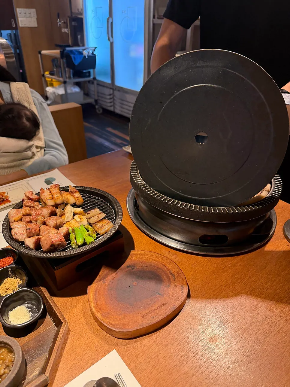 기름 튐 막아주는 불판 뚜껑 거치