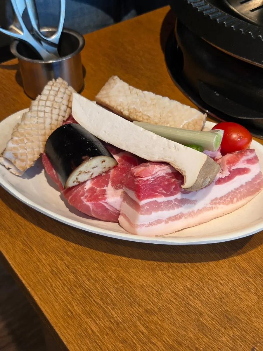 Full plate of the half-pig BBQ set at Anmin Yangsan