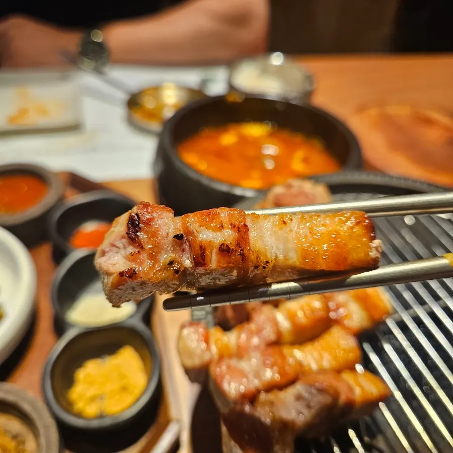 직접 구워준 목살 한 점
