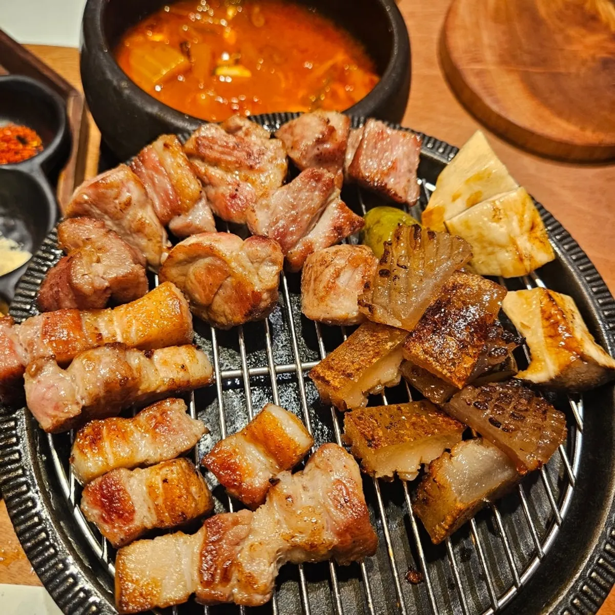 안민 율하 통돼지 반마리세트 대표 사진