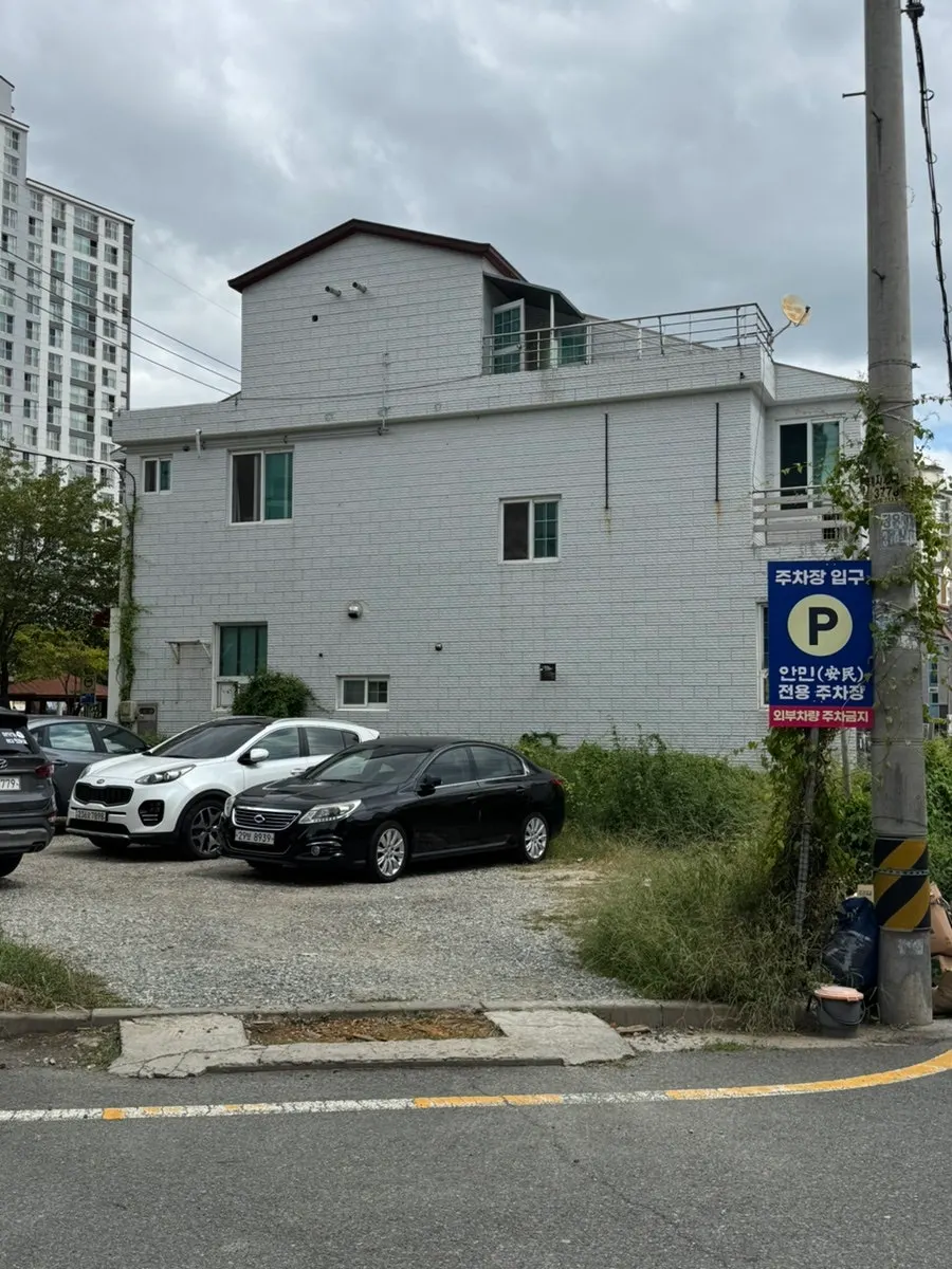 Parking space in front of Anmin Yulha