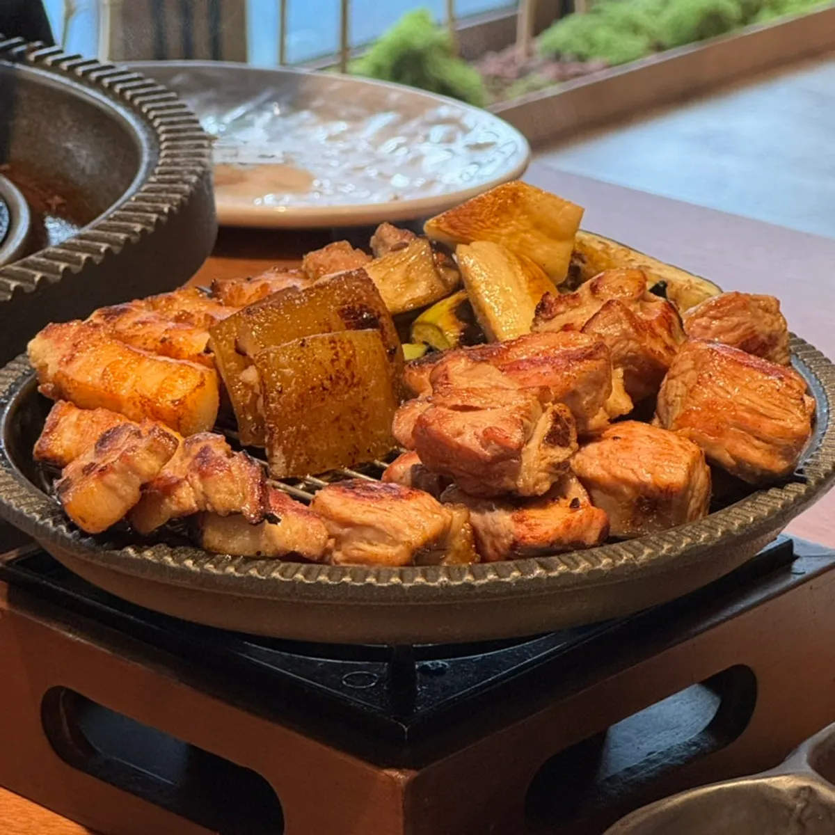 Pork neck, belly, pork skin, and seasonal vegetables on the brazier