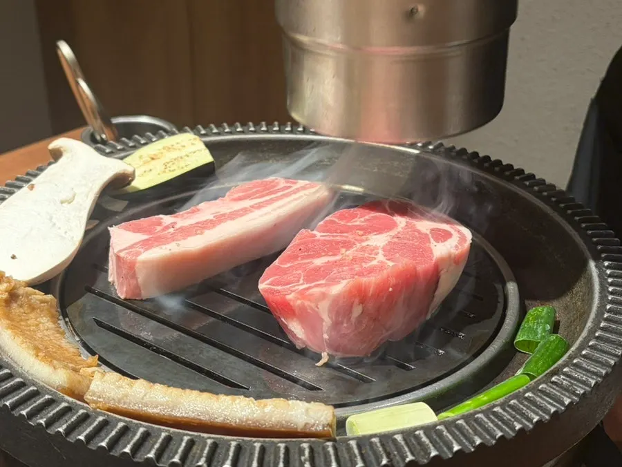 Half-pig set with pork neck, belly, and skin, 450g