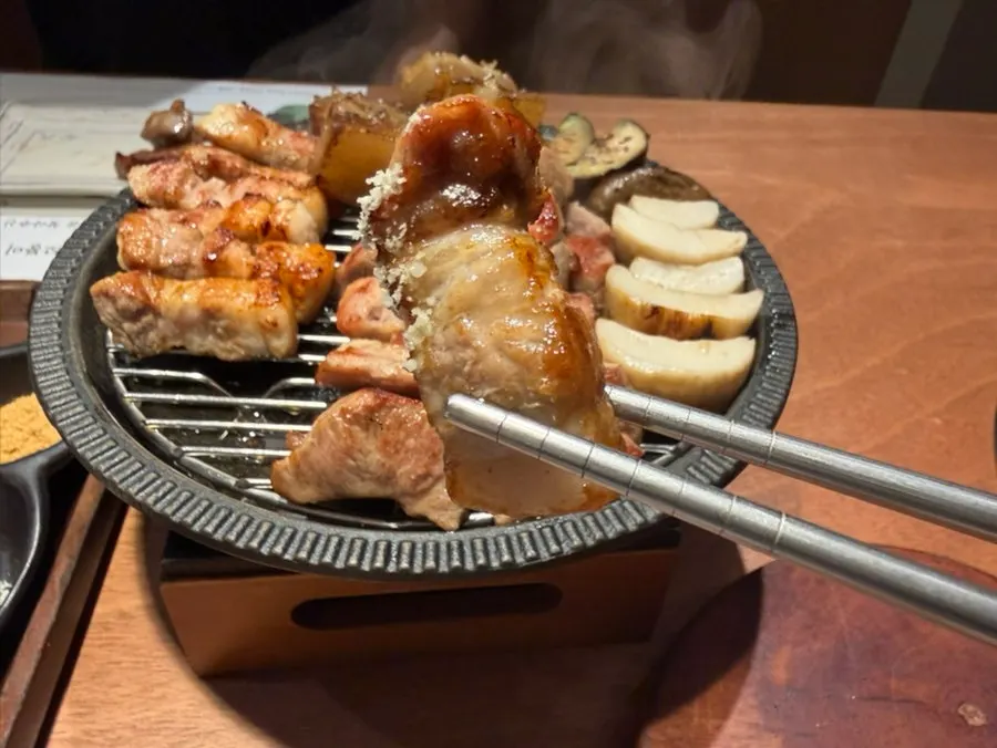 Grilled green onions in fish sauce-based sauce