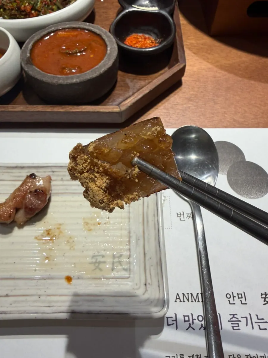 Grilled meat wrapped in lettuce