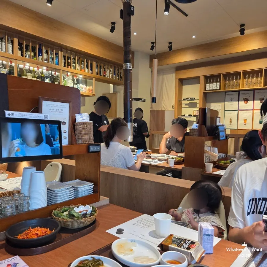 깔끔하게 정돈된 안민 율하 매장 내부