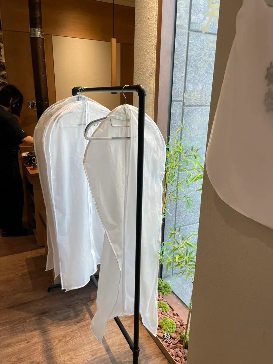 테이블 간격이 여유로운 안민 율하점 좌석