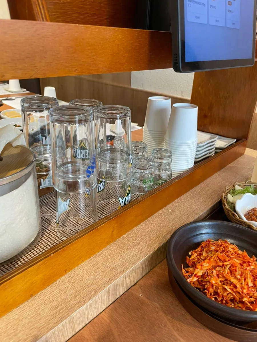 깔끔한 안민 율하점 실내 모습