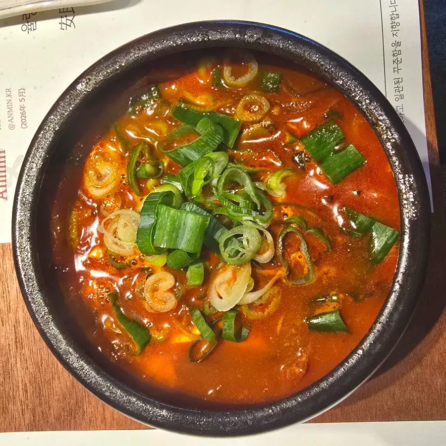 게 한 마리가 통째로 들어간 황 된장찌게