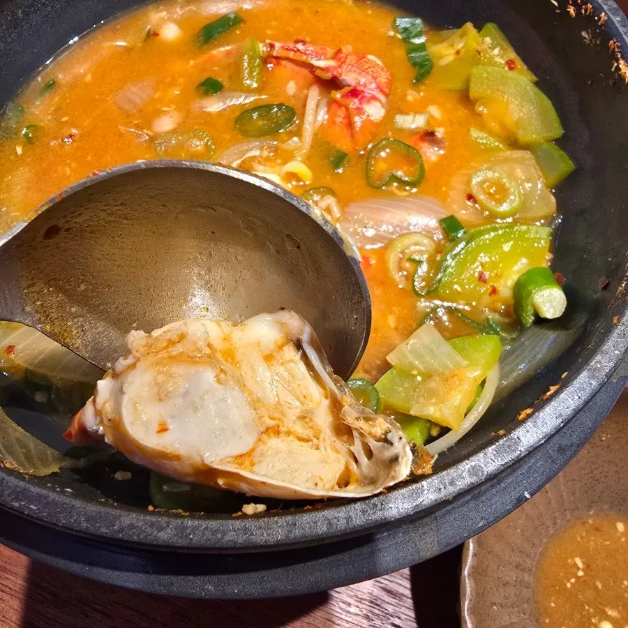 건더기가 푸짐한 황 된장찌게 국물