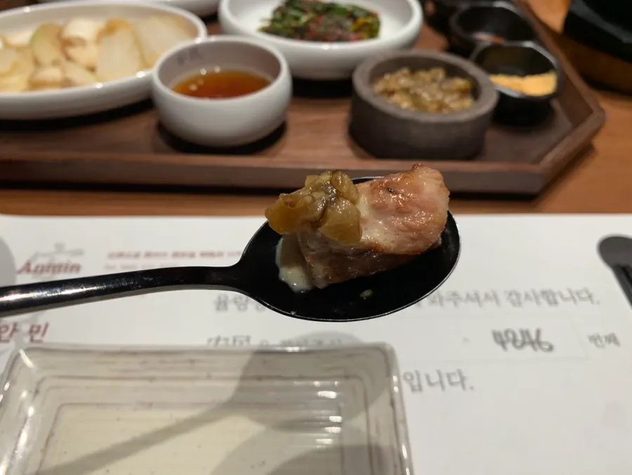 치즈퐁듀와 표고와사비에 곁들인 고기
