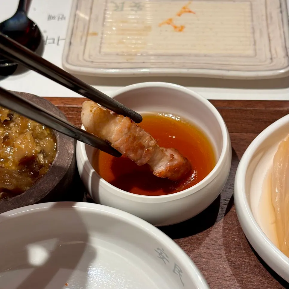 Sweet and tangy quick-pickled cabbage with pork belly