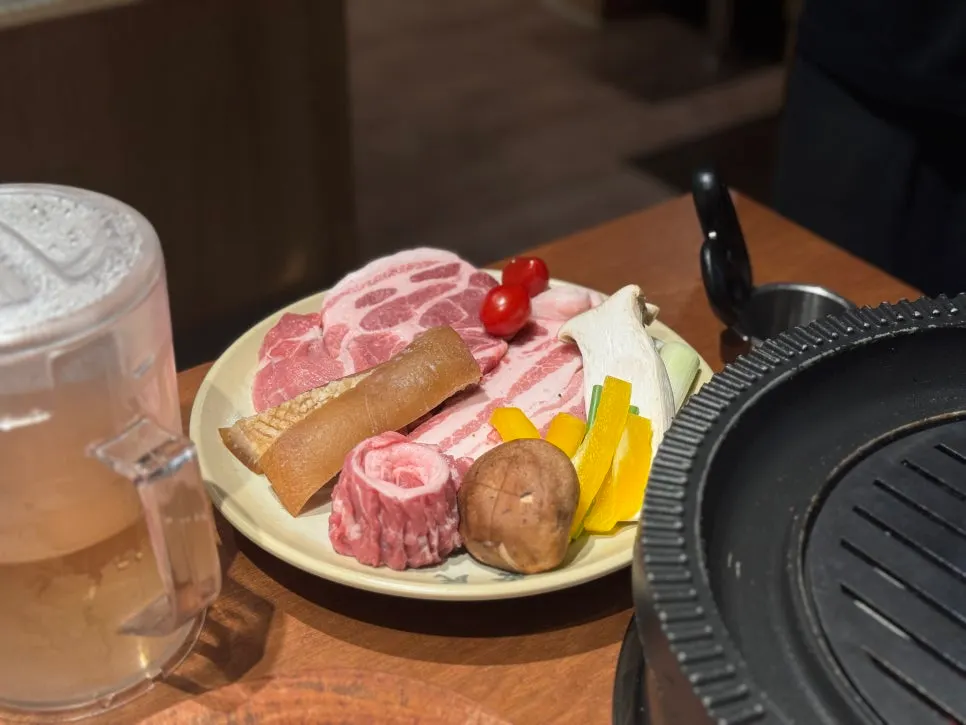 Raw whole pig set composition