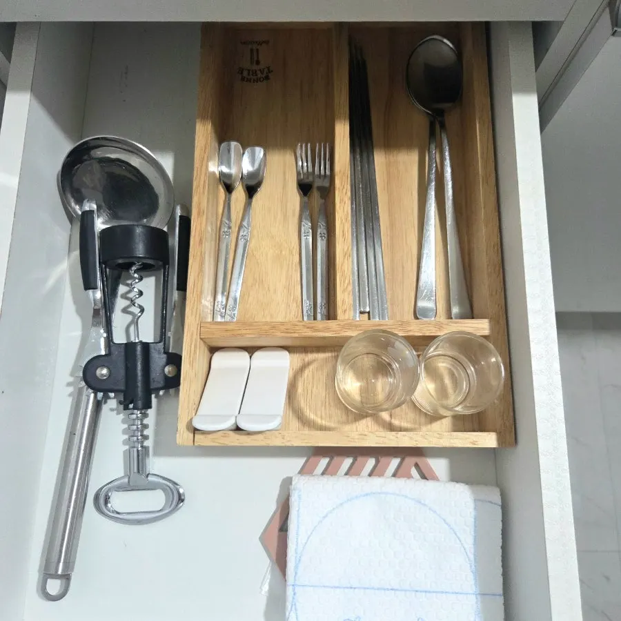 Basic cookware and a clean sink