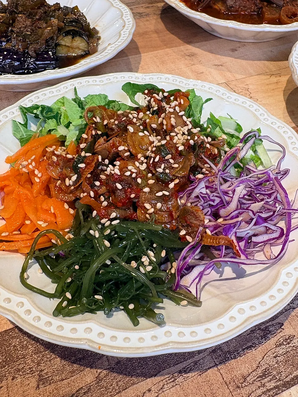 Jeyuk served as part of the set