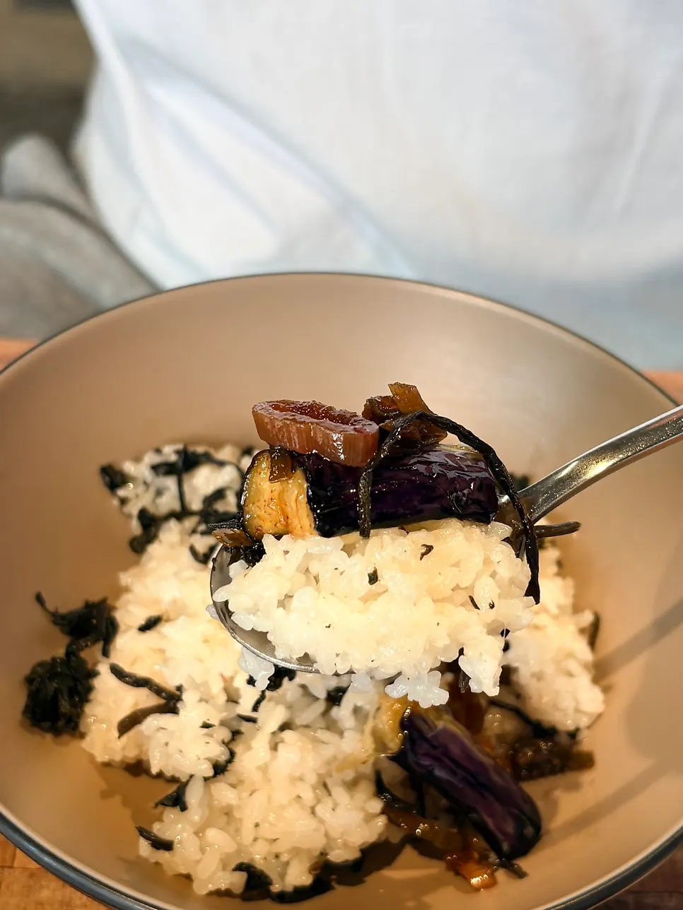 Mixing the gondeurae rice together