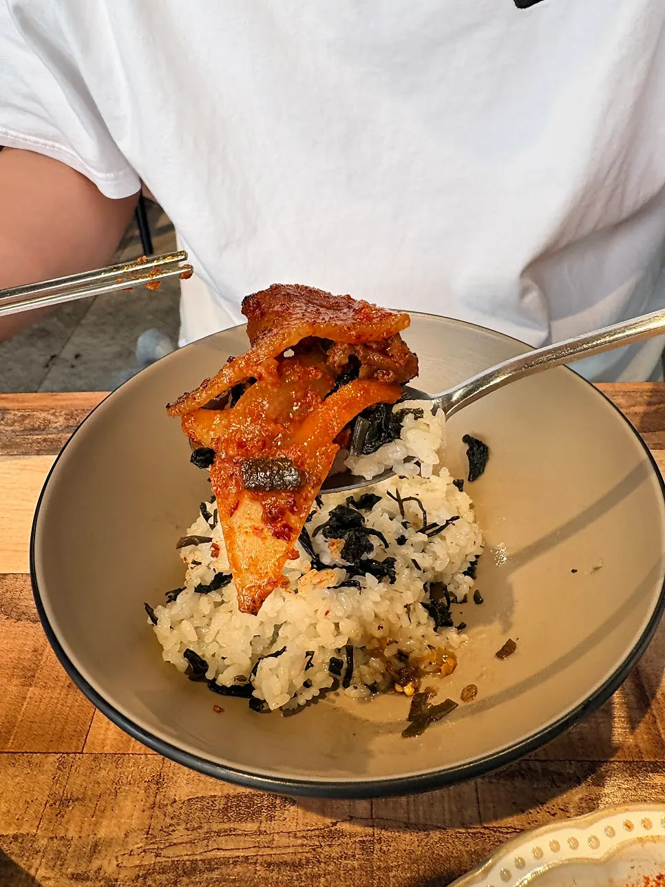 Eating the gondeurae rice with side dishes