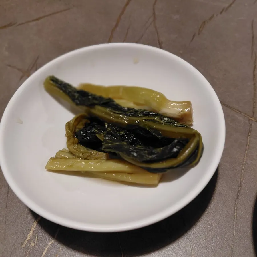 A bowl of Pyeongyang naengmyeon at Anok
