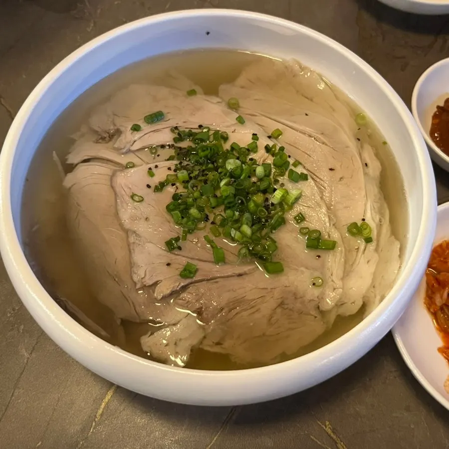 Anok's clear gomtang topped with meat garnish