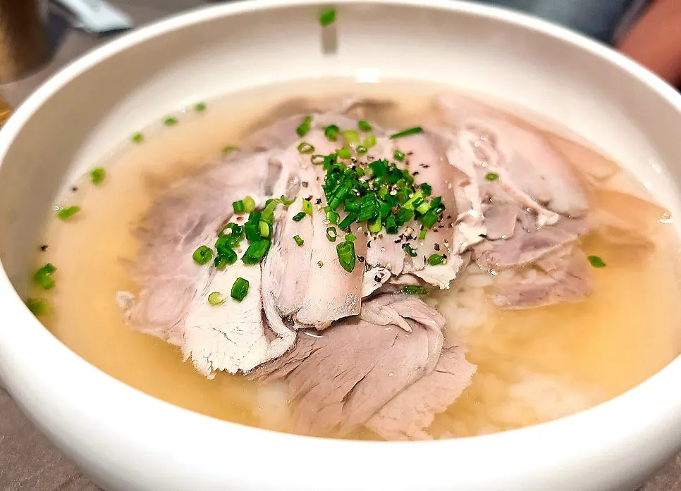 一碗安屋清燉牛骨湯
