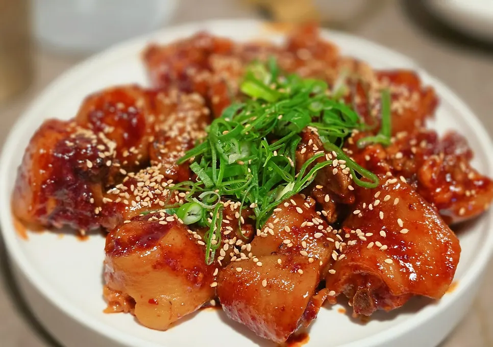 醬料入味的豬尾燉菜特寫