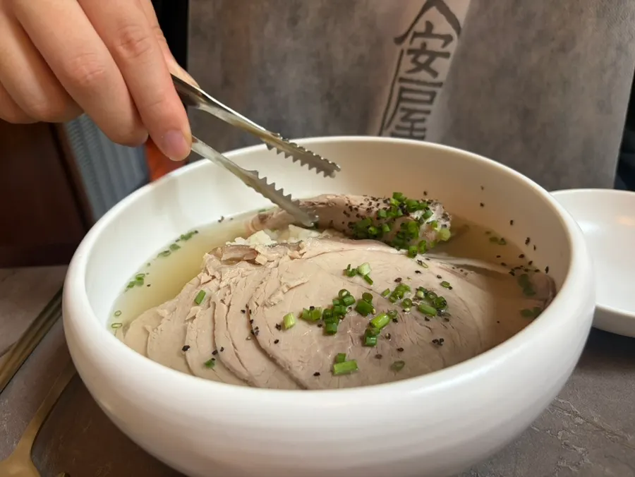 A bowl of Anok's clear pork gomtang