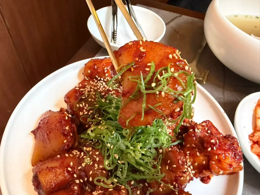 A plate of Anok's pork tail jjim