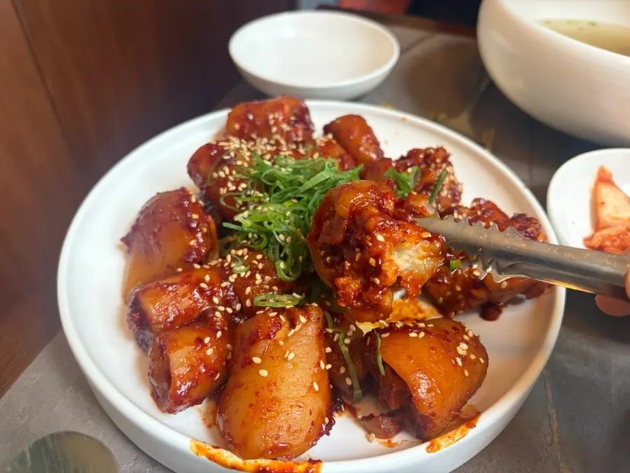 Close-up of the pork tail jjim