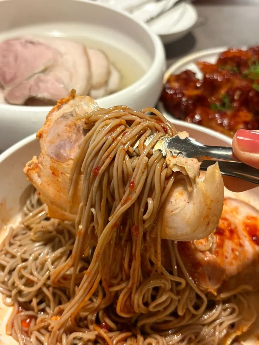 Bibim Pyongyang naengmyeon topped with boiled pork at Anok