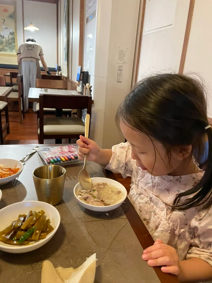 아이도 잘 먹은 담백한 맑은돼지곰탕 한 그릇