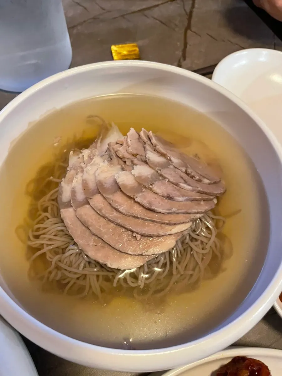 차게 내린 육수의 안옥 평양냉면