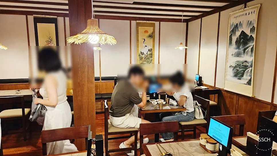 안옥 간판과 출입구