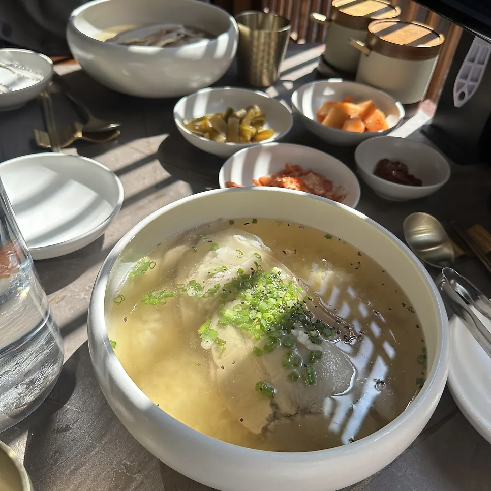 안옥 곰탕 상차림