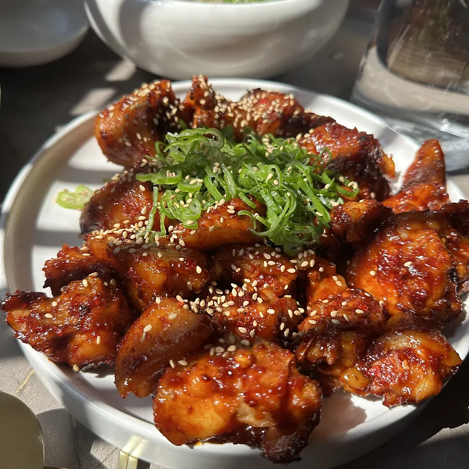 안옥 돼지꼬리찜 한 접시
