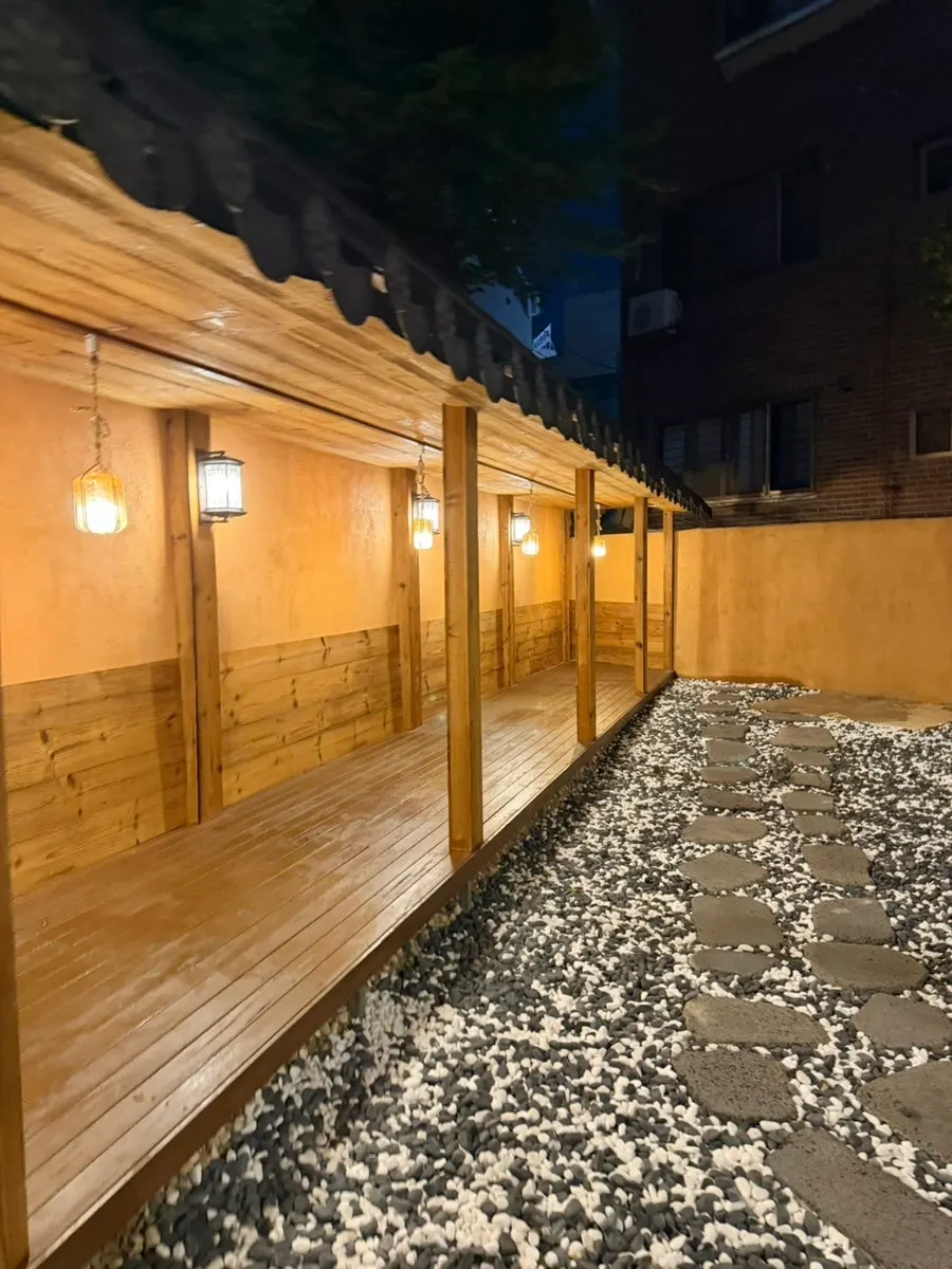 Hanok-style outdoor space at Anok