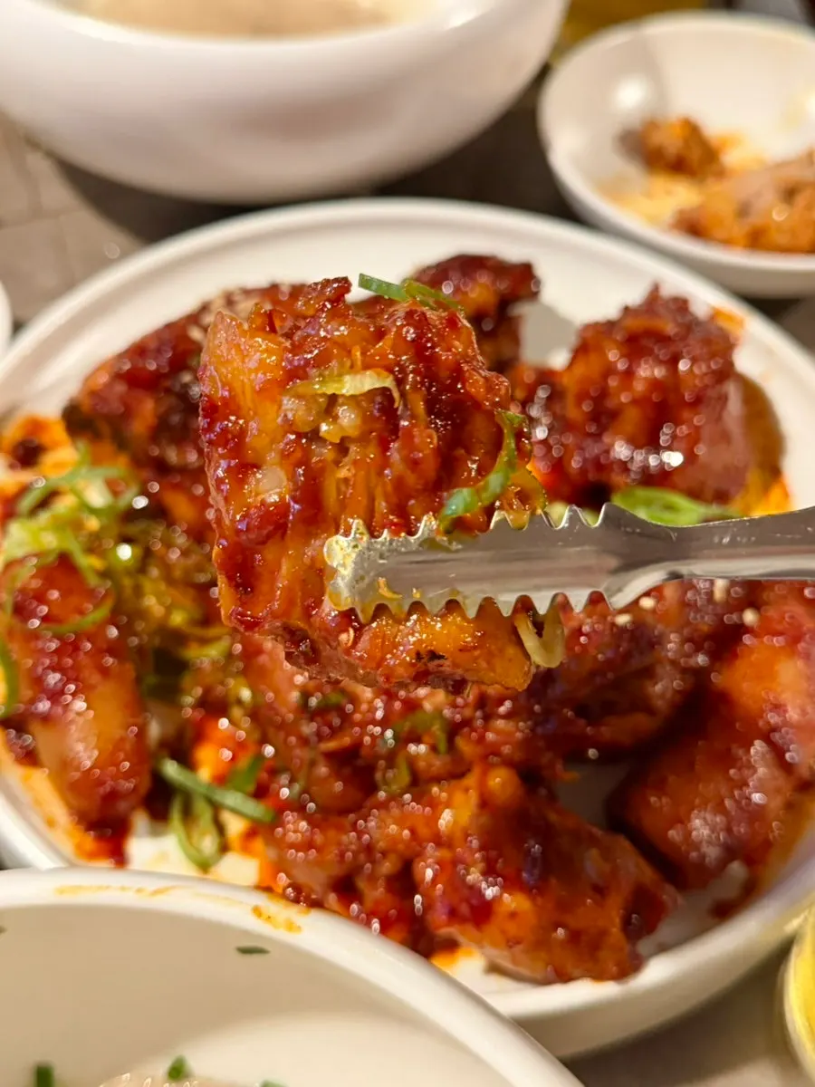 Spicy braised pork tail jjim