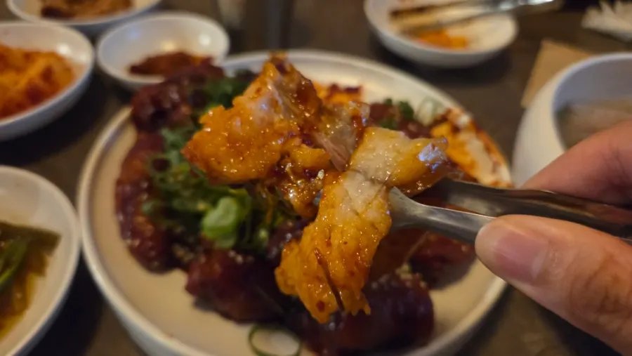 Tender pieces of steamed pork tail