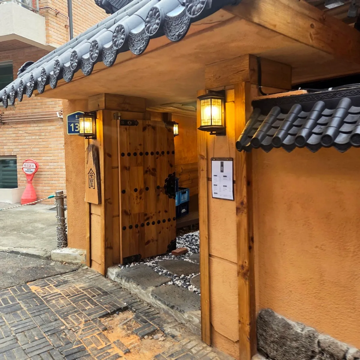홍대 한옥 국밥집 안옥 대표 사진