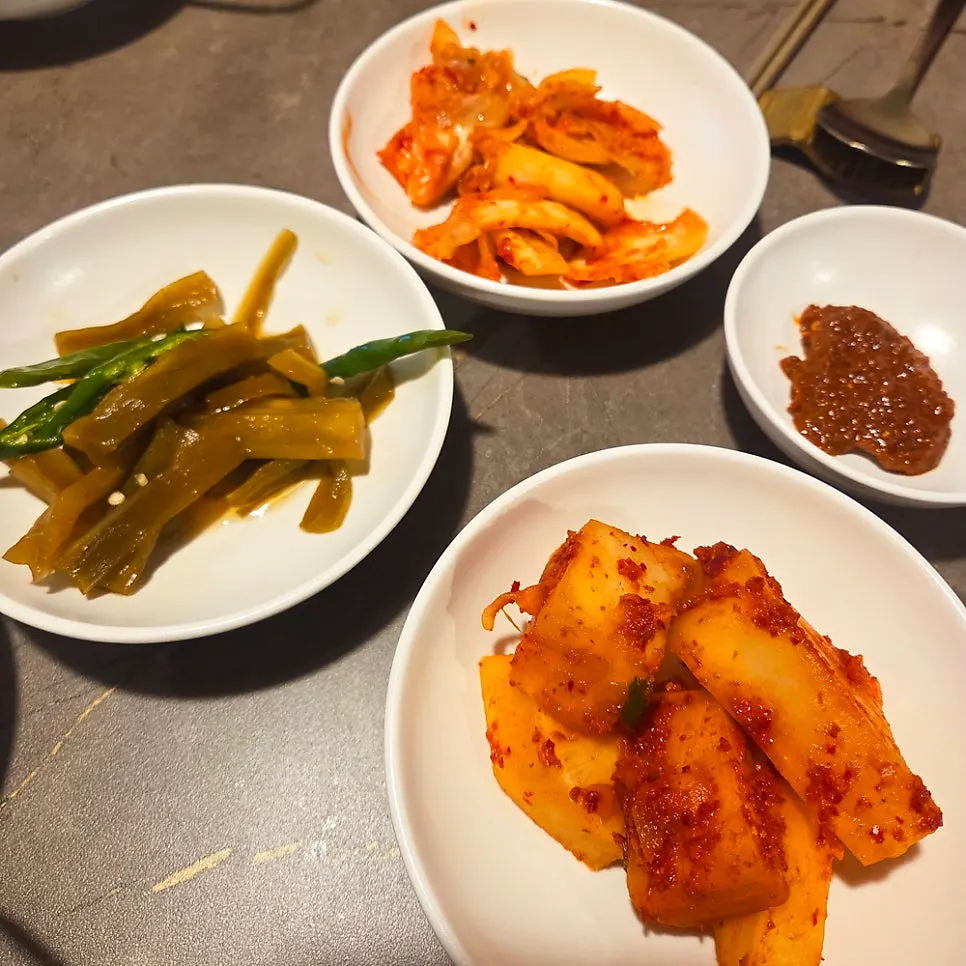안옥 식탁 세팅 모습