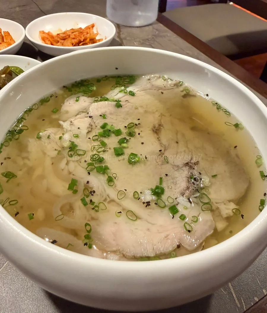 Anok's clear gomtang piled with meat