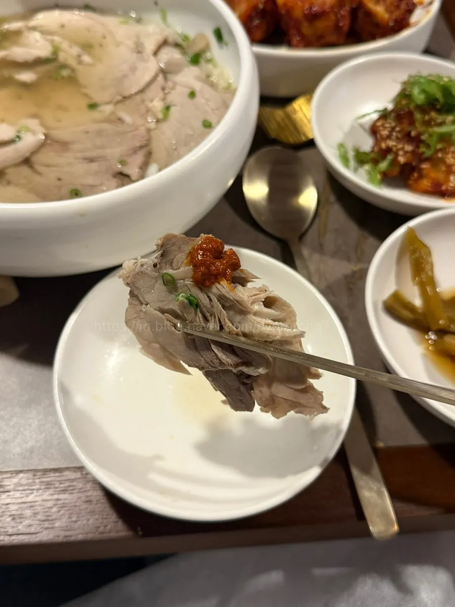Gomtang meat paired with sauce