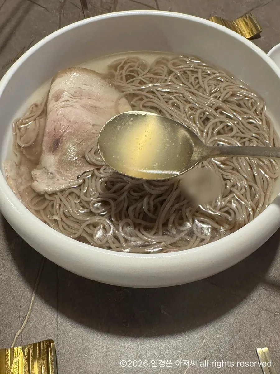 Close-up of Pyongyang naengmyeon topped with meat