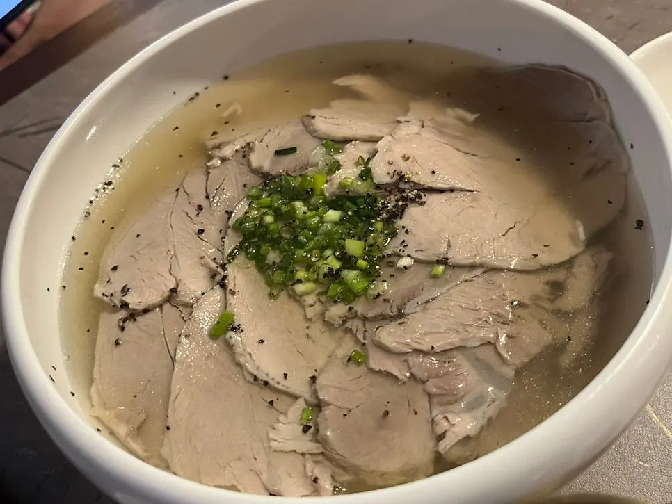 A bowl of gomtang at Anok in Hongdae