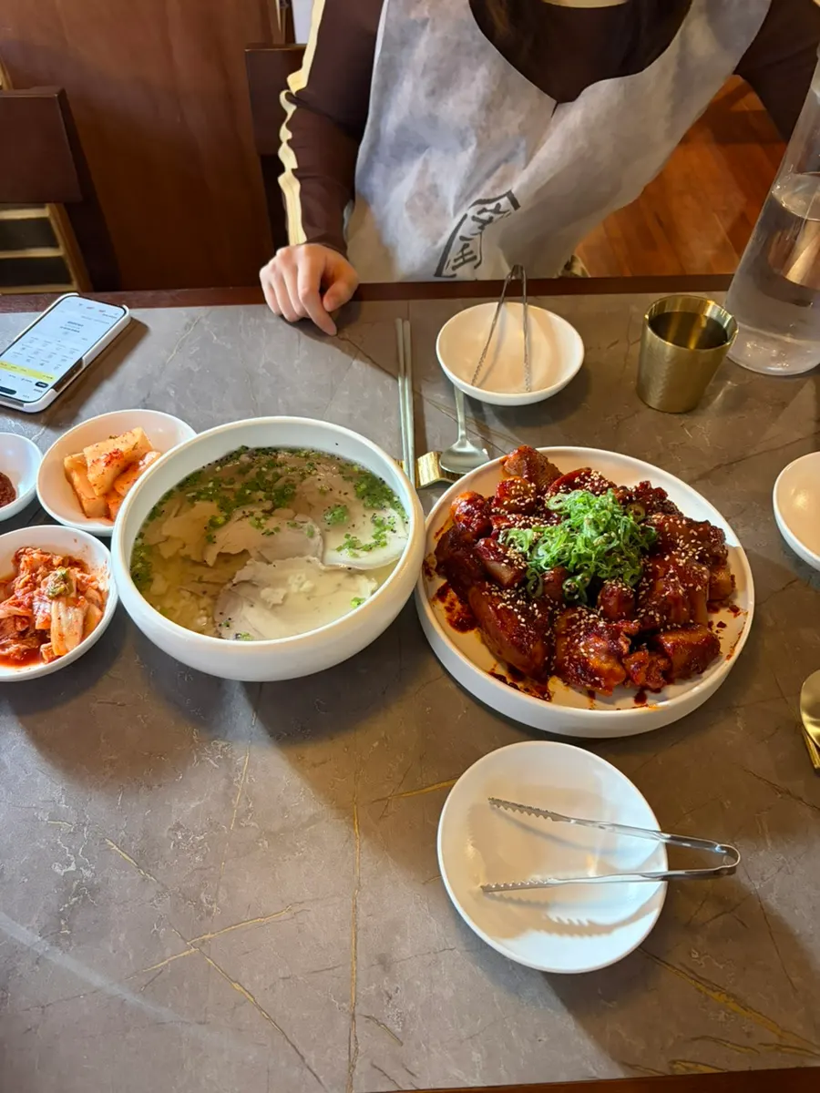Anok's mild-broth Pyeongyang naengmyeon