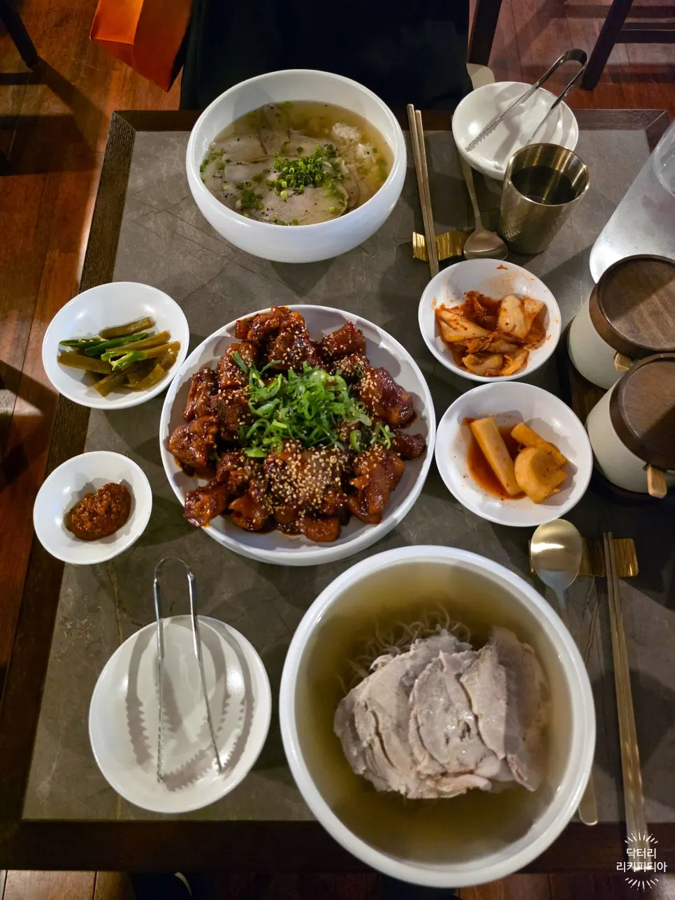 안옥 곰탕과 평양냉면, 돼지꼬리찜 한 상