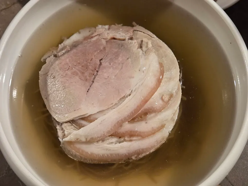 Clear pork gomtang topped with pork and green onion