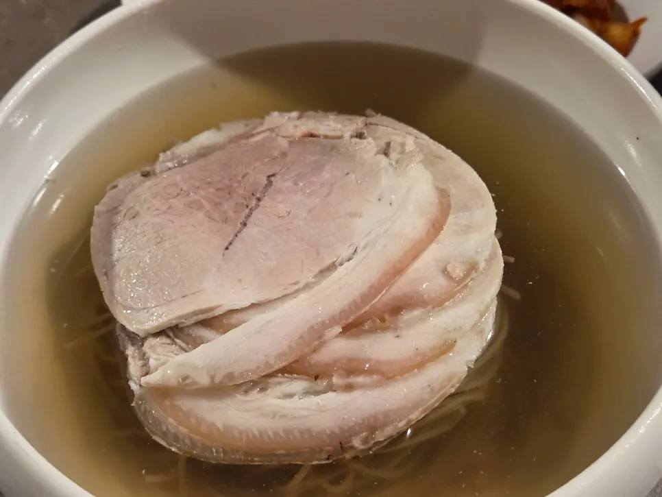 Anok's clear gomtang eaten with rice