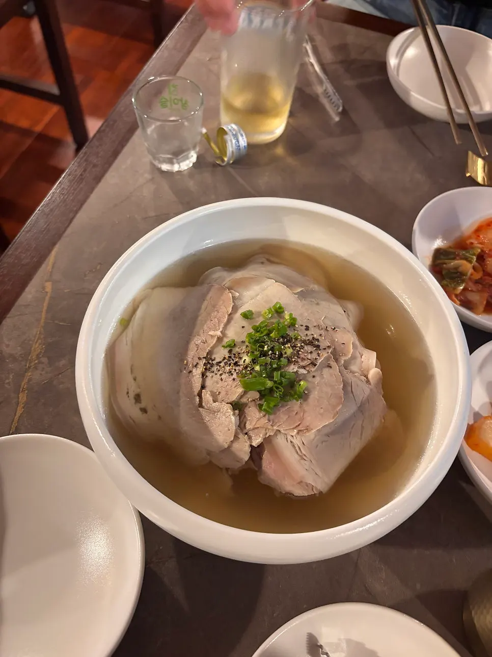 직접 만든 깍두기와 김치 밑반찬